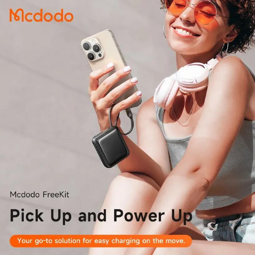 پاوربانک 10000 مک دودو مدل  MC-2550 توان 22.5 وات با کابل متصل image gallery